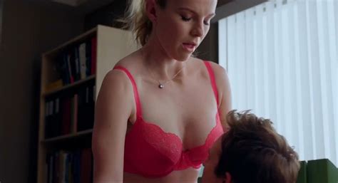 Betty Gilpin Nude Nurse Jackie 10 Pics  And Video