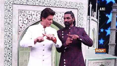 Shah Rukh Khan Snapped In All White Pathani Suit In Mumbai Youtube