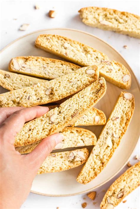 This easy gluten free almond biscotti recipe is a great introduction to the idea of crunchy dipping cookies, if this is new cookie territory for you. Easy Gluten Free Almond Biscotti / Cake Mix Coconut Almond ...