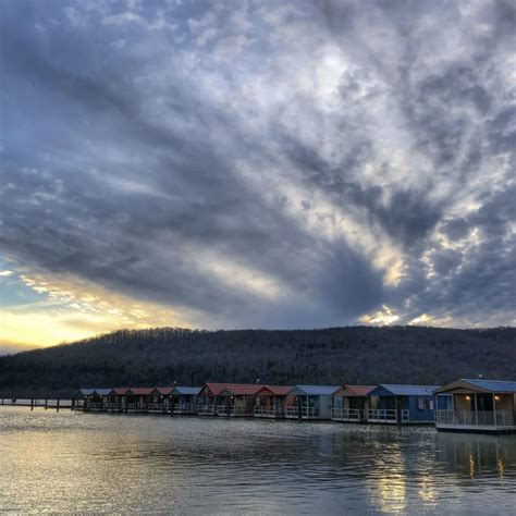 Follow our 3 night 4 day road trip to tennessee. These Floating Cabins in Tennessee Are the Perfect Getaway ...
