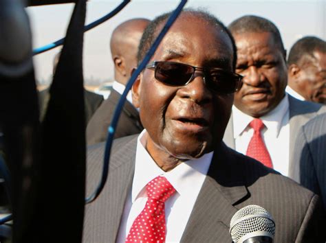 Robert Mugabe Arrives Back In Zimbabwe After Health Scare And Jokes Yes Its True I Was Dead