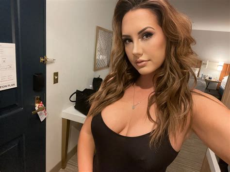 TW Pornstars - Brett Rossi. Twitter. See you TONIGHT for ONE SHOW ☝️