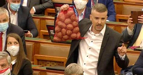 Jakab péter vagyok, egy közületek. Kiderült, kinek a krumpliját osztogatták a külügyben | Alfahír