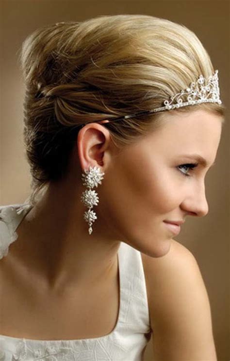 It was a very traditional indian bridal hairstyle with a beautiful long fishtail braid and a lot of mogras. Hairstyles for Indian Wedding - 20 Showy Bridal Hairstyles