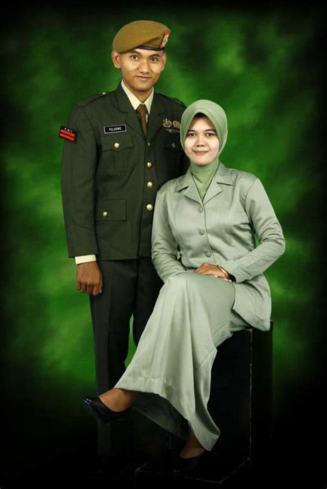 Calon pengatin wanita bernama ayu dan calon pengantin pria bernama bagus, pada saat pemotretan meraka adalah pasangan yang serasi, ayu pada saat itu sedang mengenyam pendidikan akademi. Sketches Of Diary: Pengajuan Nikah TNI