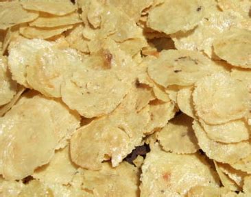 Tumis bumbu yang dihaluskan dengan sedikit minyak . Cara membuat Emping Melinjo / Tangkil - Dapur Teh Enur