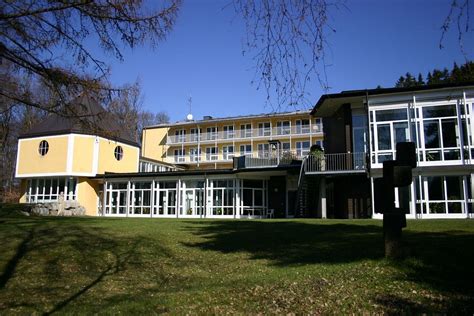 Nikolaus henrich gründete 1930 eine gaststätte mit einer bäckerei. Martin-Niemöller-Haus, Schmitten im Taunus, Tagungsstätten ...