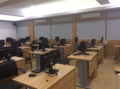 Ruang Laboratorium Komputer Fakultas Ekonomi Dan Bisnis Universitas