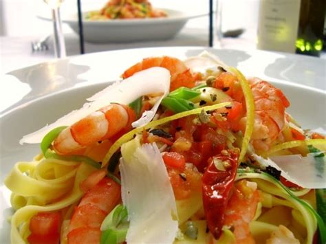 With a few simple tips, you can make your next meal healthy and delicious. Easy Spicy Shrimp Pasta - Low Fat Recipe - Food.com