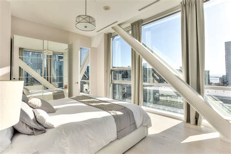 Elegant Toronto Waterfront Luxury Penthouse With Floor To Ceiling