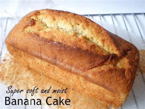 With only 10 minute of prep time, this makes a great breakfast treat, too. Small Small Baker: Super soft and moist - Banana Cake!