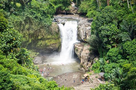 Tegenungan Waterfall In Bali Popular And Scenic Waterfall Near Ubud Go Guides