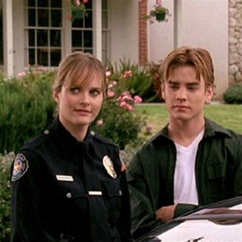 Simon And Roxanne Waiting For Kevin On 7th Heaven Season 7 Episode 8