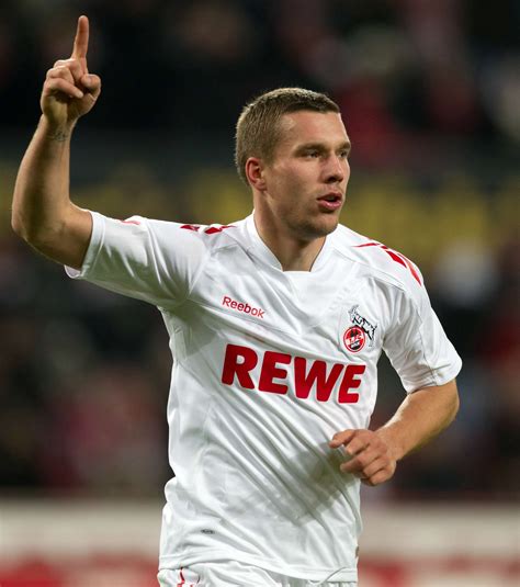 Lukas podolski began his football career in 1991 with the youth team jugend 07 bergheim and he was trained in koln and made his debut in the first team at a very young age, in 2003, scoring 10. FC Cologne : Pas d'accord entre Lukas Podolski et Arsenal