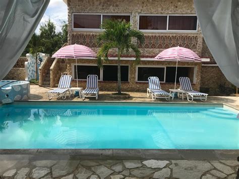 Casa Cecilia En Boca Ciega Cuba Hostal Con Piscina Y Ranchón