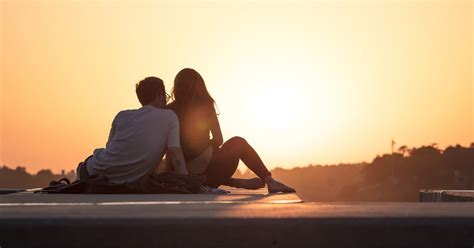 How Daylight Savings Time Affects Your Relationship Popsugar Love Uk