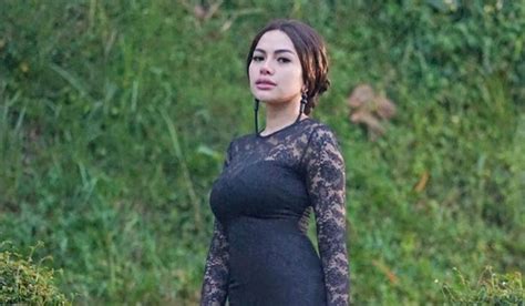 Nikita Mirzani Tuai Pro Kontra Saat Kembali Pamer Kemolekan Tubuh Tanpa Bra