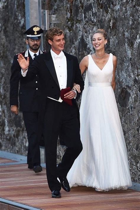 Why princess beatrice felt it was so important to wear an upcycled vintage wedding dress. See the Other Dresses Beatrice Borromeo Wore at Her Royal ...