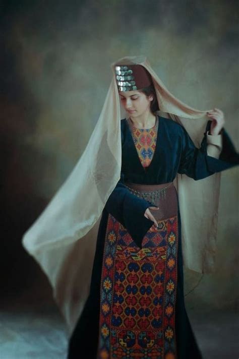 Taraz Armenian Traditional Folk Clothing Foto Atelier Marshalyan