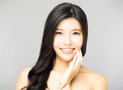 Sekarang anda bisa mewarnai rambut secara nyaman di rumah. Warna Cat Rambut Yang Cocok Untuk Kulit Kuning Langsat - Bagikan Contoh