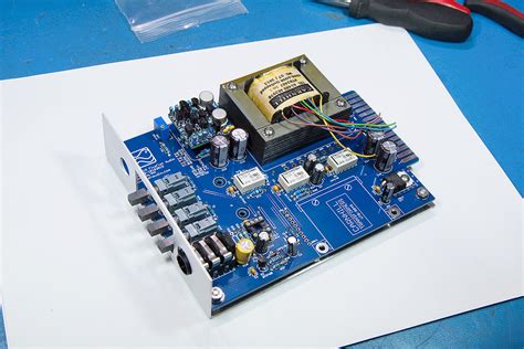 Nov 13, 2018 · it is easy, we need to add a preamplifier, possibly power amplifier or both to make something useful and to produce a louder sound from the output speaker. New Mic Preamp Kit in Development - FiveFish Audio Blog