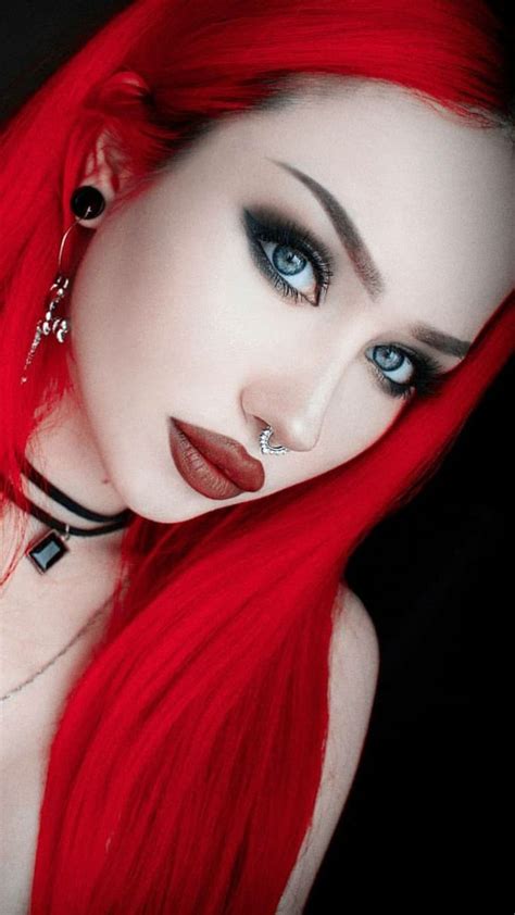 Pin Von Gothic Star Auf Womens Gothic Hair And Makeup