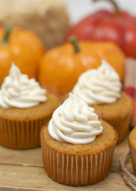 Easy Pumpkin Cupcakes W Cream Cheese Frosting Divas Can Cook