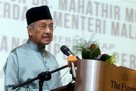 Pelantikan beliau berkuatkuasa pada 1 mei 2016.1 beliau mengemukakan peletakan jawatannya pada 6 jun. Anwar, Najib cases totally different, says Dr M | New ...