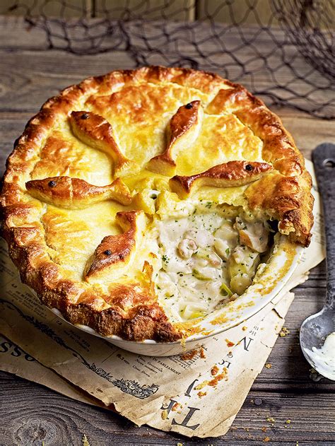 20 ideas for dinner recipes using pie crust. Winter fish pie with potato pastry crust - delicious. magazine