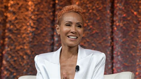 Jada Pinkett Smith Can T Help But Laugh At The Hairless Line That Showed Up On Her Shaved Head