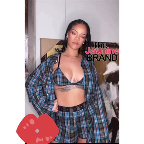 BACKUP ACCOUNT On Twitter Rihanna Shows Off Her Butt Crack While Promoting Her Latest Pajamas