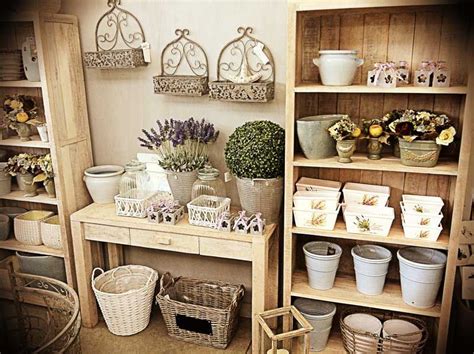 Accessori indispensabili in ogni cucina e casa, bugatti li reinterpreta declinandoli con il design ricercato che la contraddistingue, per arredare i tuoi spazi con gusto. complementi di arredo, vasi in ceramica, gabbie in metallo ...