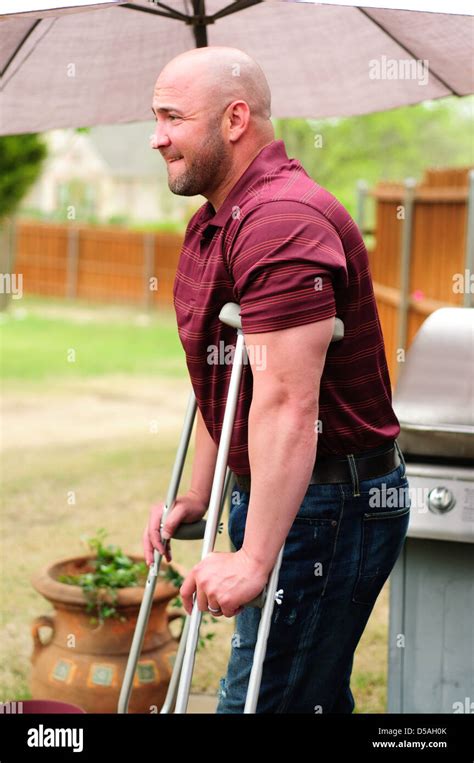 Man On Crutches Hi Res Stock Photography And Images Alamy