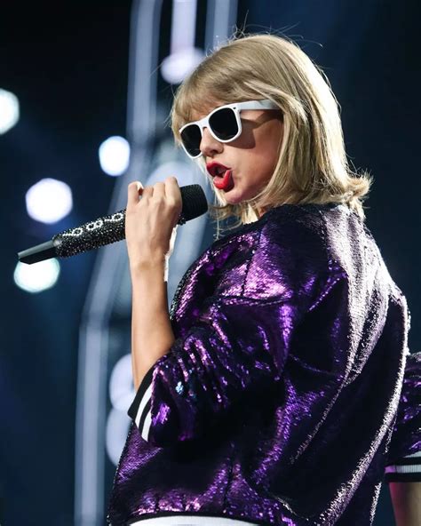 Taylor Swift Takes Her Tour To La Irish Mirror Online