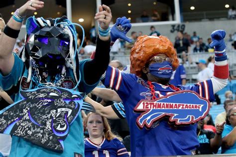 Nfl Football Fan Costumes 47 Photos Of Best Dressed Fans In Crazy