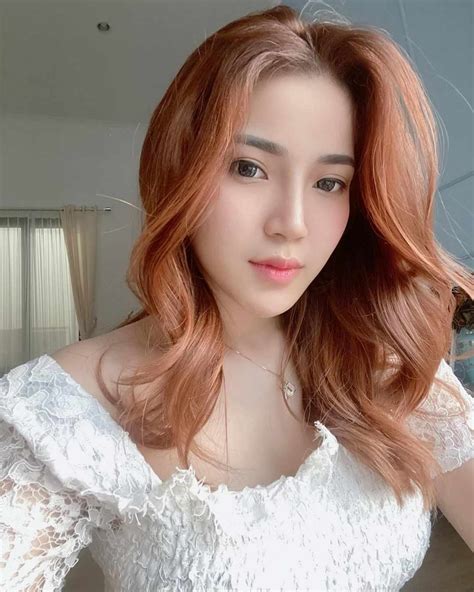 Ia memulai kariernya lewat pemilihan model kawanku 2007. 10 Potret Menawan Marissa Brigitta, Adik Celine Evangelista yang Eksis | Dailysia