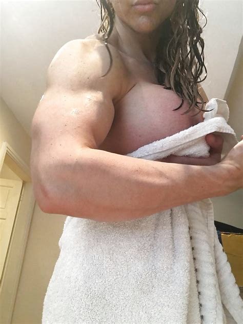Me Muscle Bitch Tabbyanne Showing Off Big Tits 14 Pics