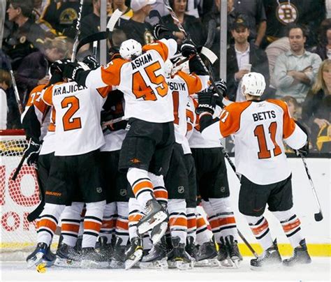 Flyers Beat Bruins 4 3 In Game 7 Complete Record Setting Comeback