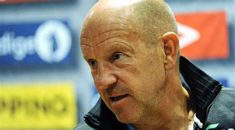I 1999 ledet han landslaget til seier i ni kamper på rad, noe som er norsk rekord. Nils Johan Semb favoritt som landslagssjef