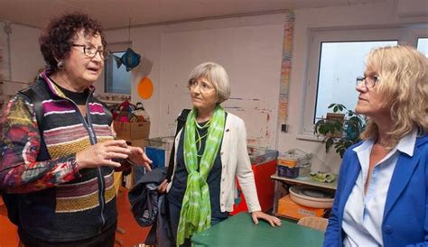 Winfried kretschmann and gerlinde kretschmann. Sympathieträgerin Gerlinde Kretschmann besucht ...