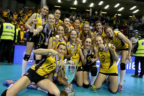Spor tutkunlarının ilgi ile takip ettiği olimpiyatlarda a milli kadın voleybol takımımızın ilk maçı için nefesler tutuldu. VakıfBank Avrupa Şampiyonu | Türkiye Voleybol Federasyonu ...
