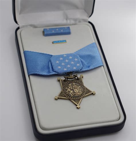 High Quality Medal Of Honor Navy With Case Replica Reproduction For Sale