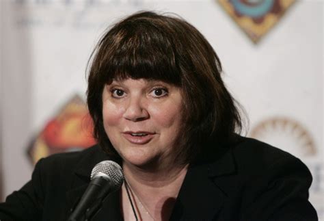 Linda Ronstadt Discloses She Has Parkinsons Disease No Longer Able To