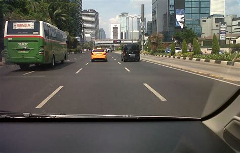 Jalanan Jakarta Lengang