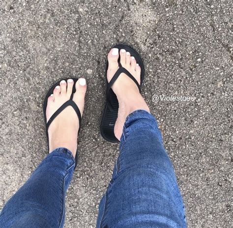 out catching you sneaky feet watchers 😉 r flipflopfeet