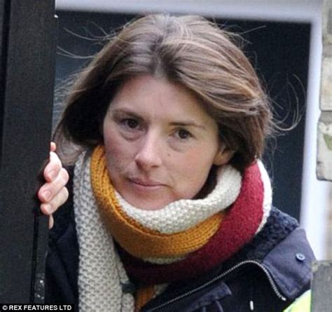 Jools Oliver Shows She Really Is The Naked Chefs Wife As She Goes Make Up Free Daily Mail