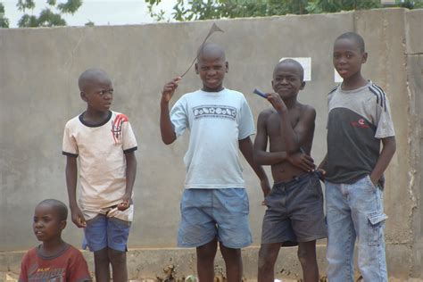 Um Tempo Em Angola E Por Outras Partes Do Mundo As Crianças De Luanda