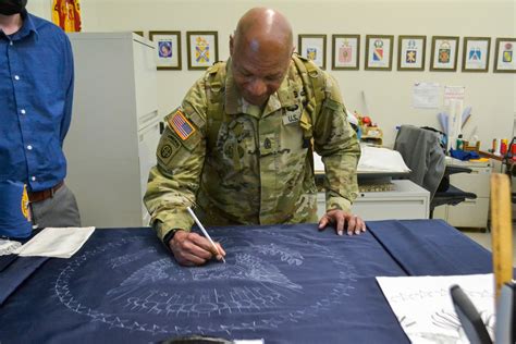 Army Logistics Leader Visits Dla Troop Support Gains Insight On