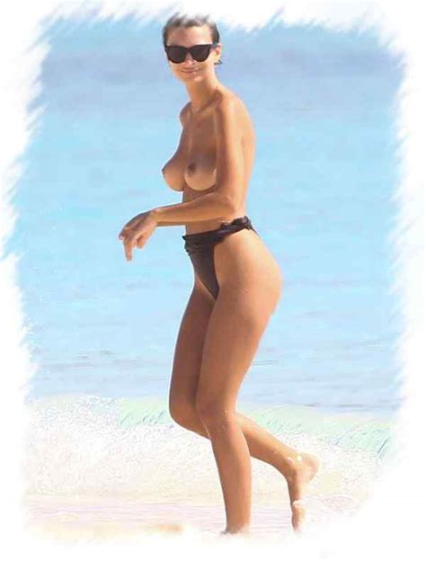 Emily Ratajkowski Topless Genießen Sie den Ozean mit ihren Freunden im Urlaub in Cancun Mexiko