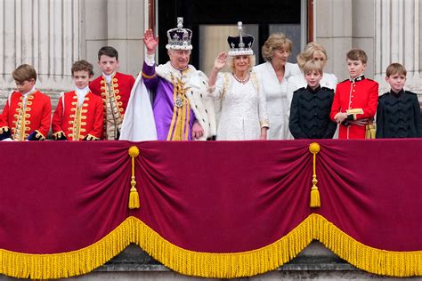 Heres Who Is Joining King Charles Iii On The Buckingham Palace Balcony